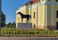 Lovas szobor Kisbér