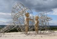 Love by Milov - Szeretet szobor Vál