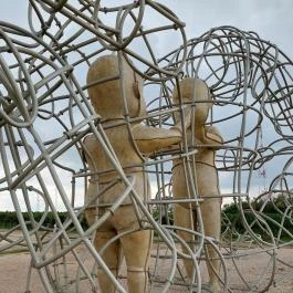 Love by Milov - Szeretet szobor Vál - Egyéb