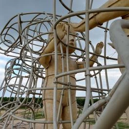 Love by Milov - Szeretet szobor Vál - Egyéb