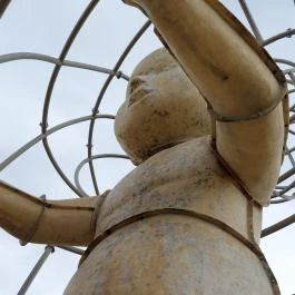 Love by Milov - Szeretet szobor Vál - Egyéb