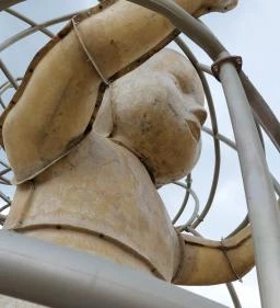 Love by Milov - Szeretet szobor