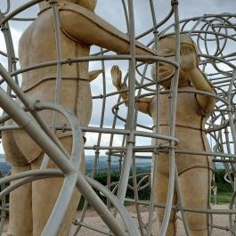 Love by Milov - Szeretet szobor Vál - Egyéb