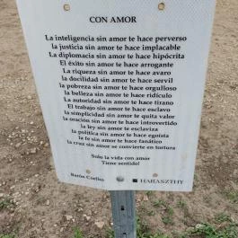 Love by Milov - Szeretet szobor Vál - Egyéb