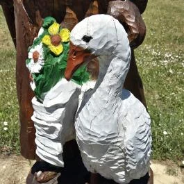 Lúdas Matyi szobor, Jen? - Külső kép