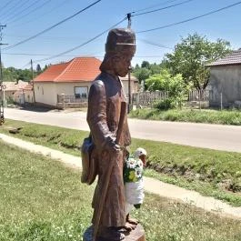 Lúdas Matyi szobor, Jen? - Külső kép