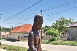 Lúdas Matyi szobor Jen?