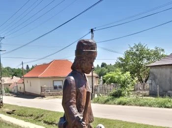 Lúdas Matyi szobor Jenő