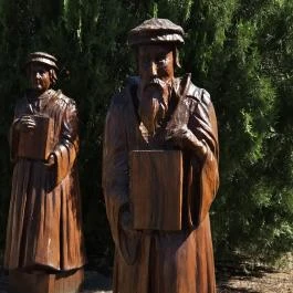 Luther Márton, Kálvin János és Dévai Bíró Mátyás szoborcsoport Balatonkenese - Külső kép