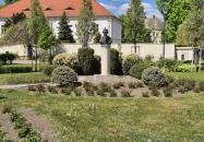 Luxemburgi Zsigmond mellszobor Hatvan