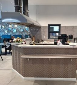 M3gálló Restaurant