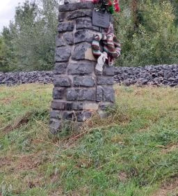 M61-004 emléktábla