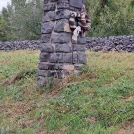 M61-004 emléktábla, Badacsonytördemic - Külső kép