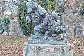Mackó úrfi róka komával Budapest