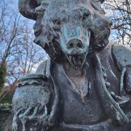 Mackó úrfi róka komával, Budapest - Egyéb