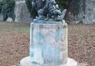 Mackó úrfi róka komával Budapest