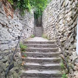 Macskalépcső Esztergom - Külső kép