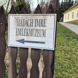 Madách Imre Emlékmúzeum Csesztve - Külső kép
