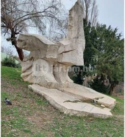 Magyar Ifjúság Szabadságfrontja-emlékmű