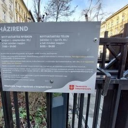 A magyar irodalom tere, Budapest - Egyéb