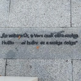 A magyar irodalom tere, Budapest - Egyéb