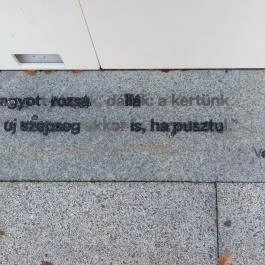 A magyar irodalom tere, Budapest - Egyéb