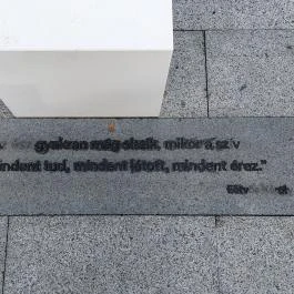 A magyar irodalom tere, Budapest - Egyéb