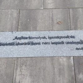 A magyar irodalom tere, Budapest - Egyéb