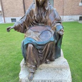 Magyar Pieta 1956 szobor Szeged - Külső kép