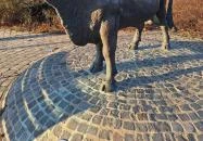 Magyar szürkebika-szobor Hajdúböszörmény