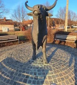 6. legjobb látnivaló: Magyar szürkebika-szobor