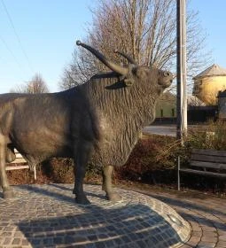 Magyar szürkebika-szobor