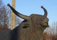 Magyar szürkebika-szobor Hajdúböszörmény