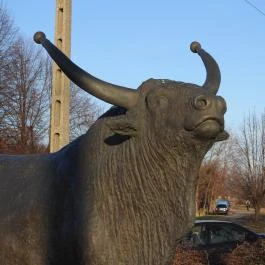 Magyar szürkebika-szobor Hajdúböszörmény - Egyéb