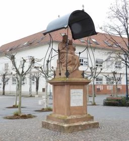 Magyarok Nagyasszonya szobor