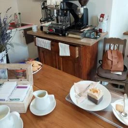 Majk Kávézó - Kamalduli Remeteség Oroszlány-Majkpuszta - Belső