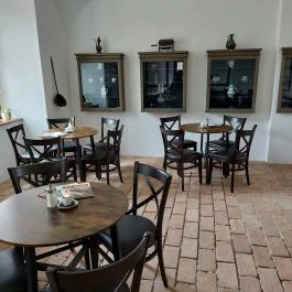 Majk Kávézó - Kamalduli Remeteség Oroszlány-Majkpuszta - Belső