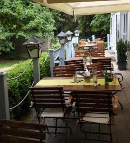 Május 1 Söröző & Étterem