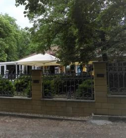 Május 1 Söröző & Étterem