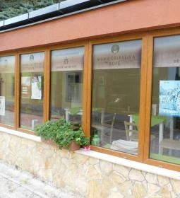 Mama Celestina Büfé