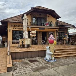 Mandula Cukrászda és Fagyizó, Aba - Külső kép