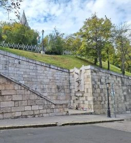 Mansfeld Péter dombormű 