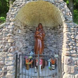 Mária emlékhely, Vágáshuta - Külső kép