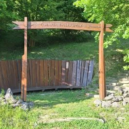 Mária emlékhely, Vágáshuta - Külső kép