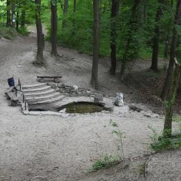 Mária-kegyhely, Szentkút, Pilisszentkereszt - Külső kép