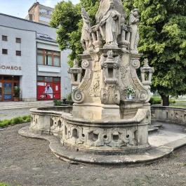 Mária-oszlop Gödöllő - Külső kép