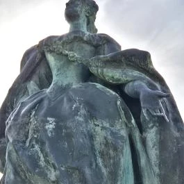 Mária Terézia szobor, Gödöllő - Külső kép