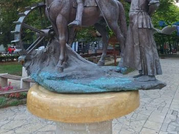 Mátyás király-díszkút Berekfürdő