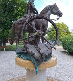 Mátyás király-díszkút