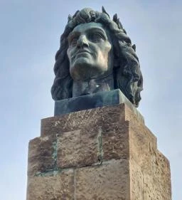 Mátyás király fejszobra